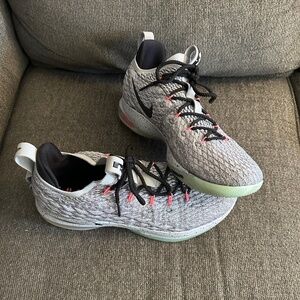 Lebron XV Low -- size 13